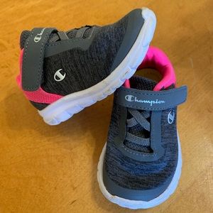 Toddler gym shoes like new
